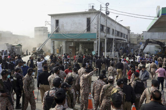 Pakistanda bankda partlayış: 14 ölü, 15 yaralı