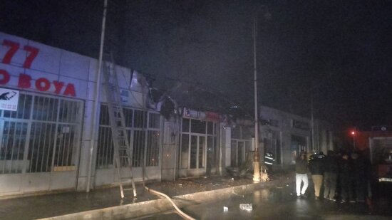 Bərdədə ticarət obyektləri yandı - Foto