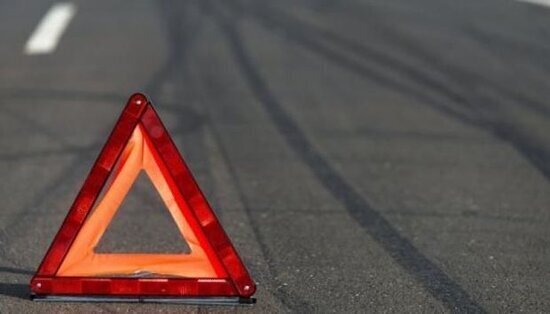 Gəncədə minik avtomobili hasara və traktora çırpılıb, sürücü ağır xəsarət alıb – FOTO