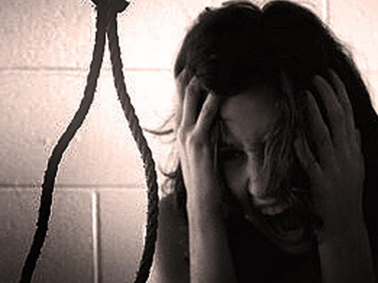 Lənkəranda dəhşət: Ana qızının meyitini asılmış vəziyyətdə tapdı