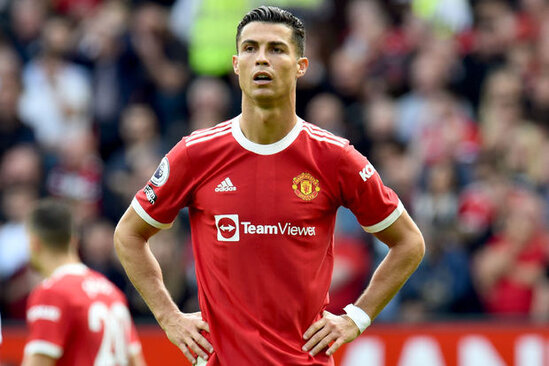 Ronaldu vulkan püskürməsindən zərər çəkən insanlara görə formasını hərraca çıxardı - FOTO