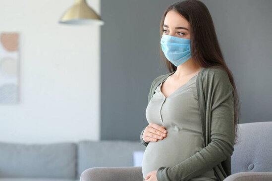 Hamiləliyin müxtəlif dövrlərində koronavirusa yoluxmanın təhlükələri açıqlandı