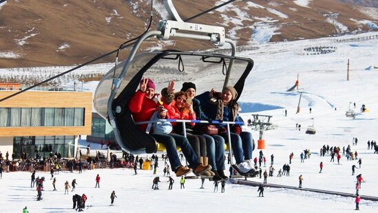 Deputatlar Yeni ili harada, kimlərlə qarşılayacaqlar? - SORĞU