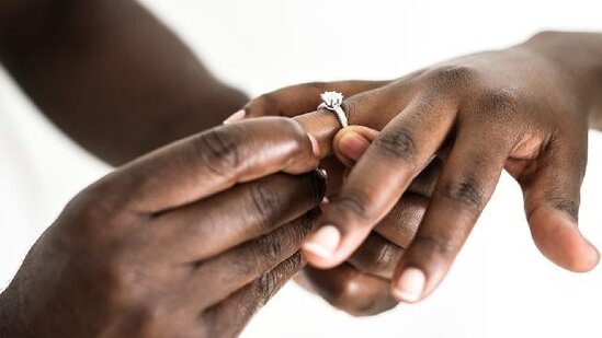 Evlilik təklifini qəbul etdiyi üçün həbs edildi