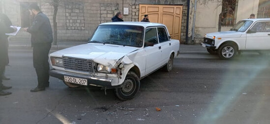 Gəncədə yolun buzlaşması qəzaya səbəb oldu, sərnişin avtobusu minik maşını ilə toqquşdu - FOTO