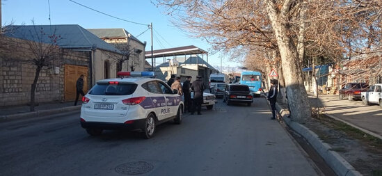 Gəncədə yolun buzlaşması qəzaya səbəb oldu, sərnişin avtobusu minik maşını ilə toqquşdu - FOTO