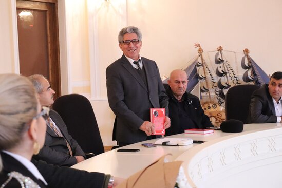 "Qalib Sərkərdə" - QƏLƏBƏMİZ barədə kitab nəşr olundu - FOTOLAR