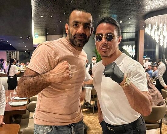 Nüsrət azərbaycanlı idmançının süfrəsində məşhur performansını nümayiş etdirdi - FOTO/VİDEO