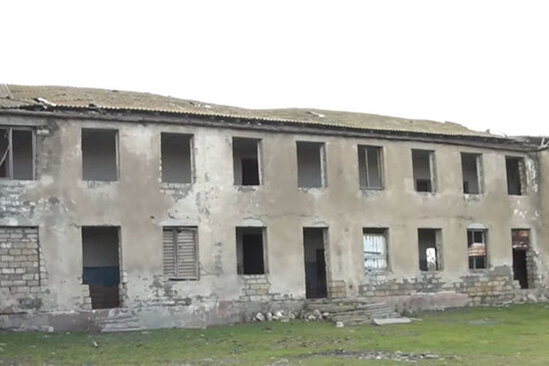 Uçmaq təhlükəsi ilə üz-üzə qalan təhsil ocağı – VİDEO