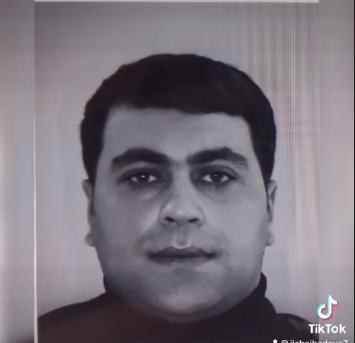 Azərbaycanlı müğənninin polis qohumunun yas yerindən görüntüləri - FOTO/VİDEO