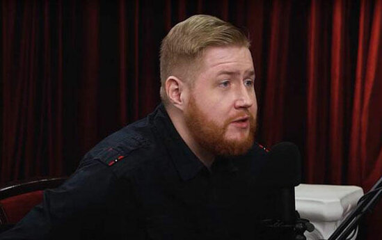 Jurnalist pəncərədən düşərək ölüb