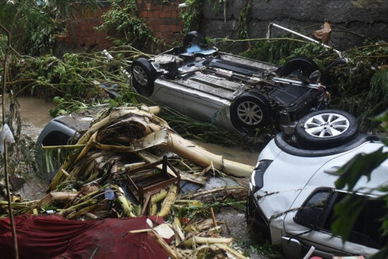 Bu ölkədə 37 şəhər su altında qaldı