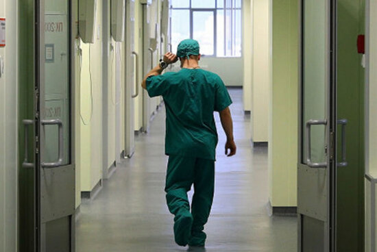 Xəstəxanada HADİSƏ: Tüfənglə gələn həkim atəş açdı - FOTO