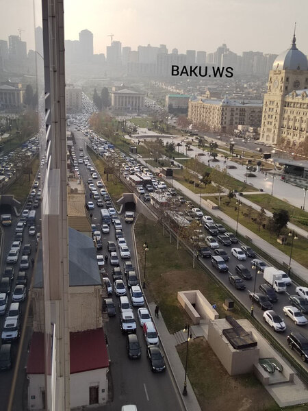Bakının mərkəzi yolları və prospektlərində hərəkət dayandı - VİDEO/FOTO