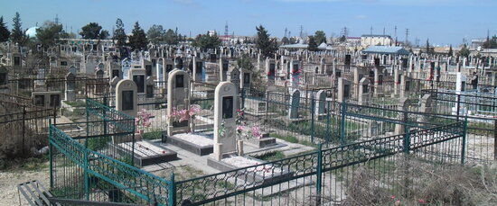 64 yaşlı kişi özünü qəbiristanlıqda asdı