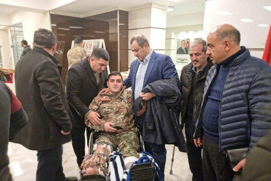 Ölkəmizə qazilər üçün 100 ədəd əlil arabaları gətirilib - FOTO