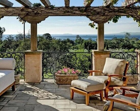 11 milyona aldıqları villanı 18 aydan sonra satırlar - FOTOLAR