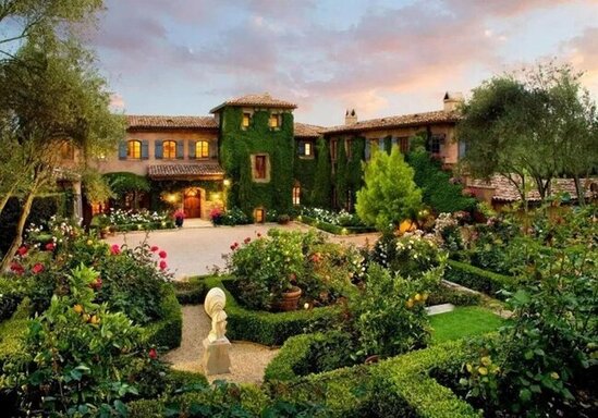 11 milyona aldıqları villanı 18 aydan sonra satırlar - FOTOLAR