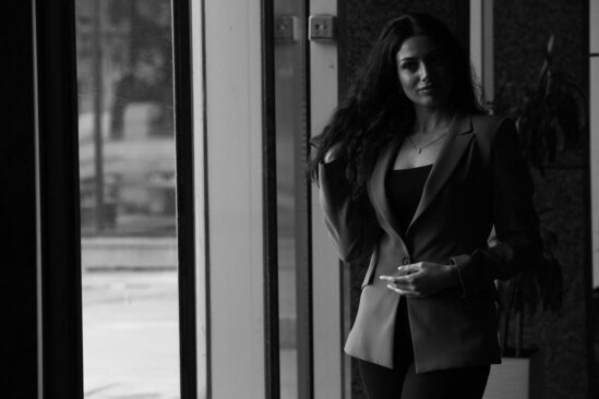 "İTV Xəbər"in məşhur aparıcısı efirdə yaşadığı dəhşəti danışdı: "Nə baş verdiyini salamlaşdığım an dedilər"