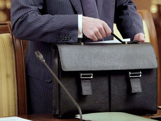 Yüksək vəzifəli şəxs işdən çıxarıldı - FOTO