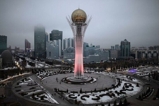 Nur-Sultanda işləyən yeganə bank uzun növbələrə səbəb oldu - FOTO