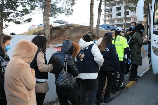 Türkiyədə əxlaqsızlıq edən azərbaycanlı qadınlar saxlanıldı - FOTO