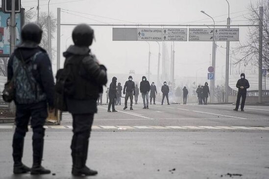 Almatıda atışma başlayıb - VİDEO