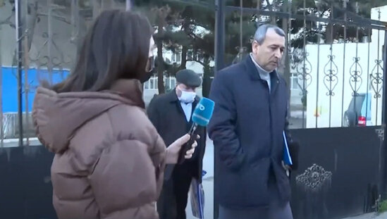 Direktorun şagirdləri döydüyü məktəbdə məzəli anlar: "Mən başqa yerdən gəlirəm" - VİDEO