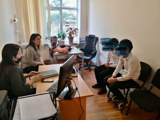 Bakıda şagirdləri döyən direktorla bağlı AÇIQLAMA: Ciddi tədbir görüləcək - FOTO