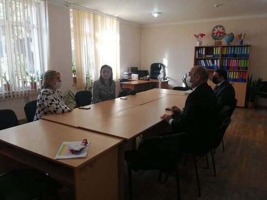 Bakıda şagirdləri döyən direktorla bağlı AÇIQLAMA: Ciddi tədbir görüləcək - FOTO