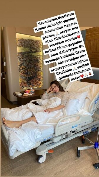 Müğənni yıxılıb xəstəxanalıq oldu - FOTO