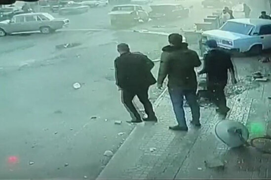 Avtomobil üç maşına çırpılıb mağazaya girdi - ANBAAN VİDEO