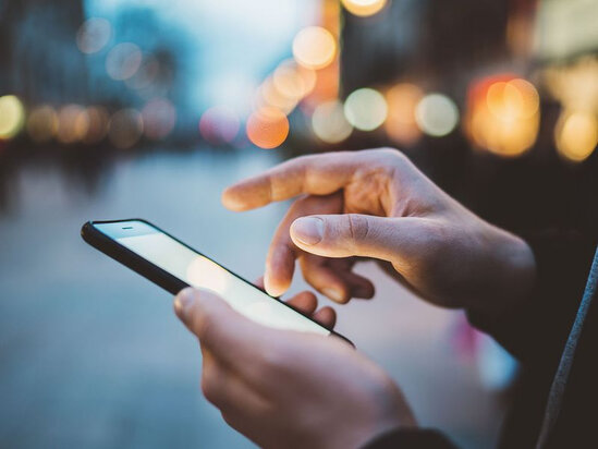 Mobil telefondan şəxsi məlumatlarınız bu yolla götürülür - VİDEO