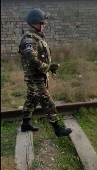 Bakıda dəmir yolu keçidində qumbara tapıldı - FOTO/VİDEO