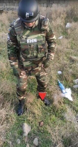 Bakıda dəmir yolu keçidində qumbara tapıldı - FOTO/VİDEO