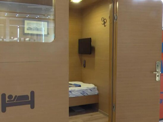 Bu qutuda yatmağın 1 saatı 10 manatdır - VİDEO