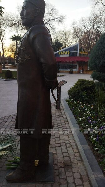 Hacı Zeynalabdin Tağıyevin abidəsini zədələyən şəxslər saxlanıldı