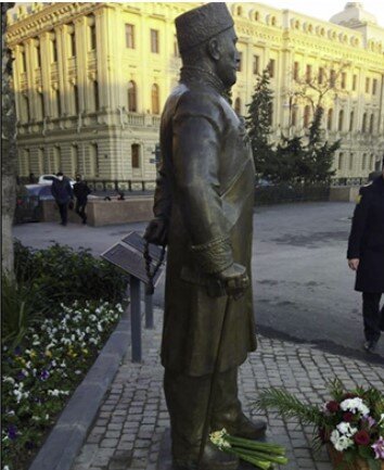 Heykələ zərər vuranların kimliyi açıqlandı - RƏSMİ