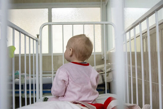 "Omikron" hansı yaş qrupundan olan uşaqlara daha çox təsir edir?