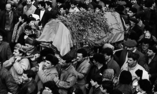 "20 Yanvar günü ev paltarı geyinib, əlimə dəsmal aldım, özümü elə göstərdim ki..."