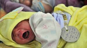 Altı həftəlik körpə koronavirusa yoluxdu: Xəstəliyi ağır keçirir