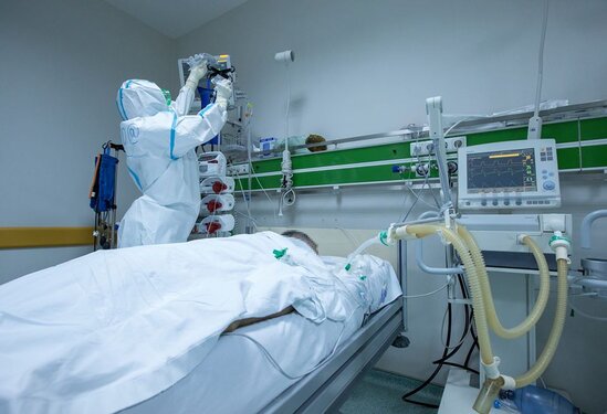 DƏHŞƏT: Zarafatlaşan tibb işçiləri xəstəni öldürdülər - FOTO-VİDEO