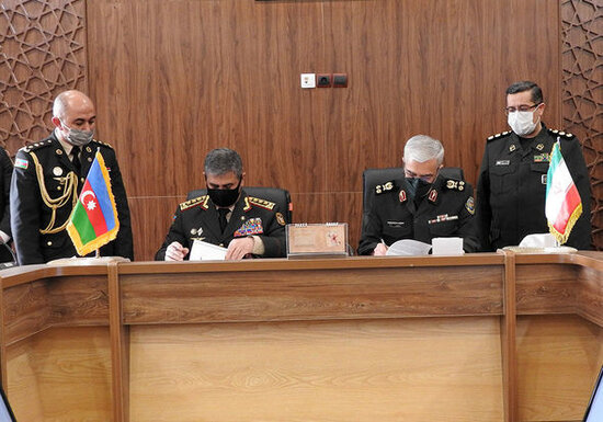 Azərbaycanın müdafiə naziri İran Silahlı Qüvvələrinin Baş Qərargah rəisi ilə görüşüb - FOTO
