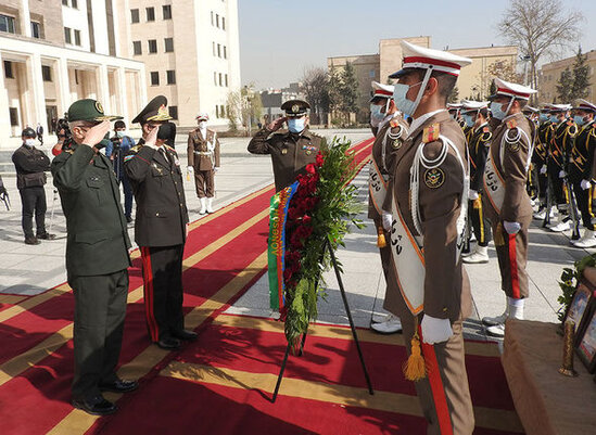 Azərbaycanın müdafiə naziri İran Silahlı Qüvvələrinin Baş Qərargah rəisi ilə görüşüb - FOTO