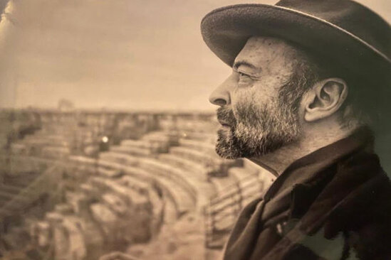 Dəhşətli ölüm: Məşhur fotoqraf küçədə dondu