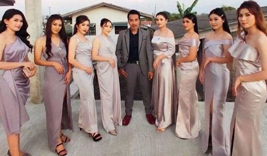 Səkkiz qadınla ailə quran rəssam xoşbəxt ailə həyatının sirrini açıb - FOTO