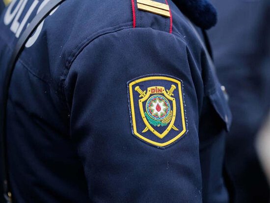 Heykəltəraşdan 2000 manat tələb edən polislər CƏZALANDIRILDI