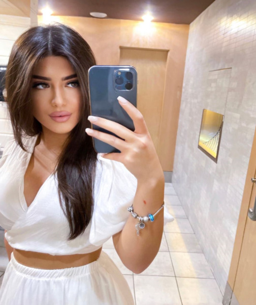 Cəmil Həsənlinin model nəvəsi - Cazibədar fotosessiya