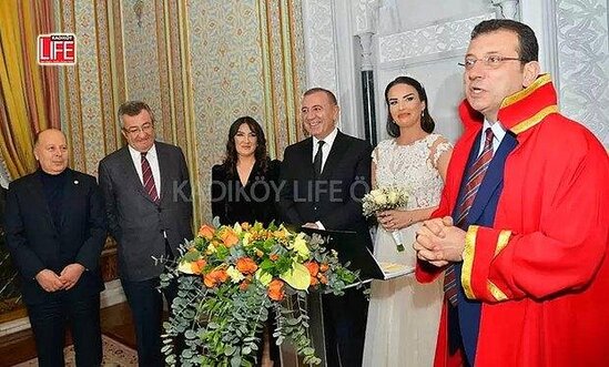 57 yaşlı CHP-li deputatın nikahı müzakirələrə səbəb oldu - FOTOLAR