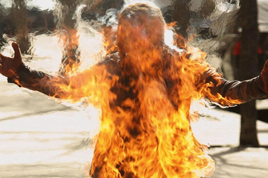 Bakıda ŞOK HADİSƏ: Ata özünün və övladlarının üzərinə benzin tökərək...